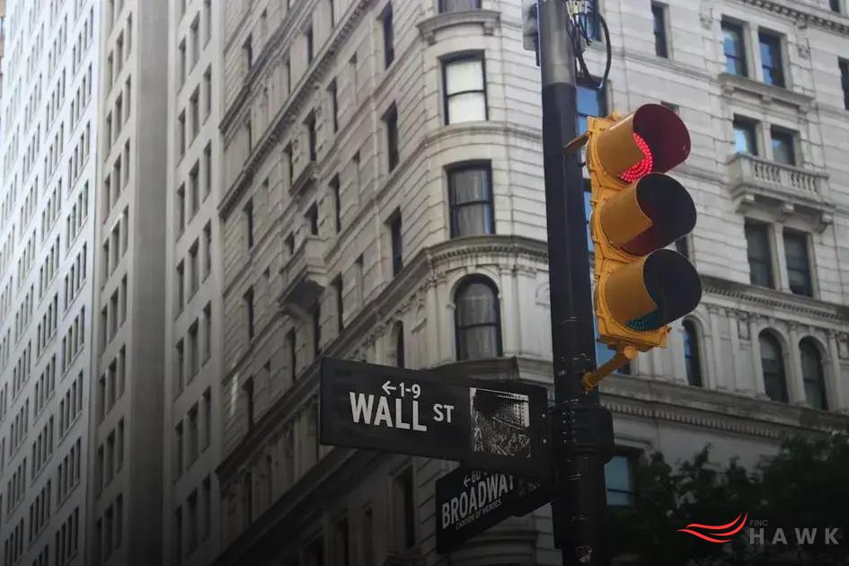 Expert Predictions: USD Trends